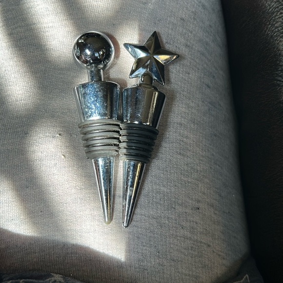 Set of 2 silver wine stoppers - Picture 1 of 4